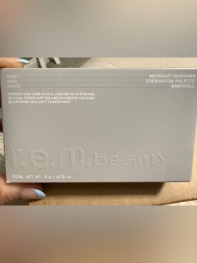 r.e.m. beauty Neutral Eyeshadow Palette – Babydoll
